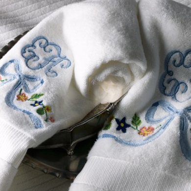 Leron_Linens_Bespoke_Bath_Towels_Bows_Art