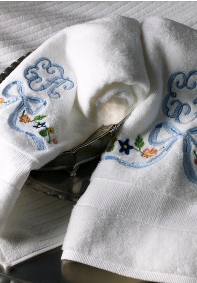 Leron Linens Bespoke Bath Towels Bows Art