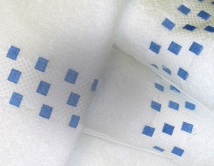 Leron Linens Square Dot Bath Towels