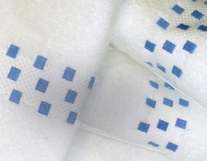 Leron Linens Square Dot Bath Towels