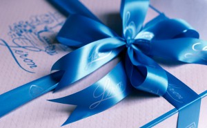 Leron Linens White Box Blue Bow