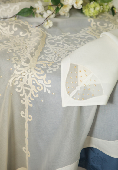 Leron Linens Snowflake Table Cloth