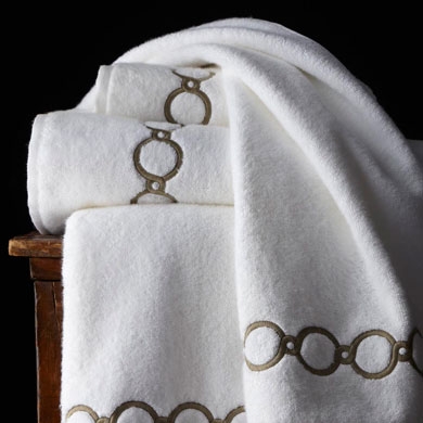 leron-linens-bespoke-bath-towels-circle-chain_390x390_acf_cropped1